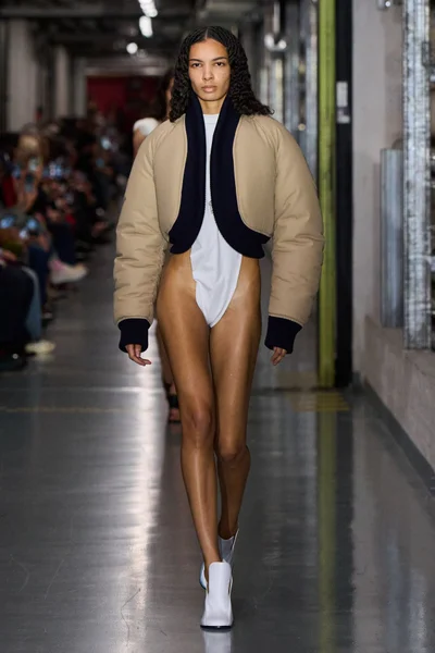 Look 18